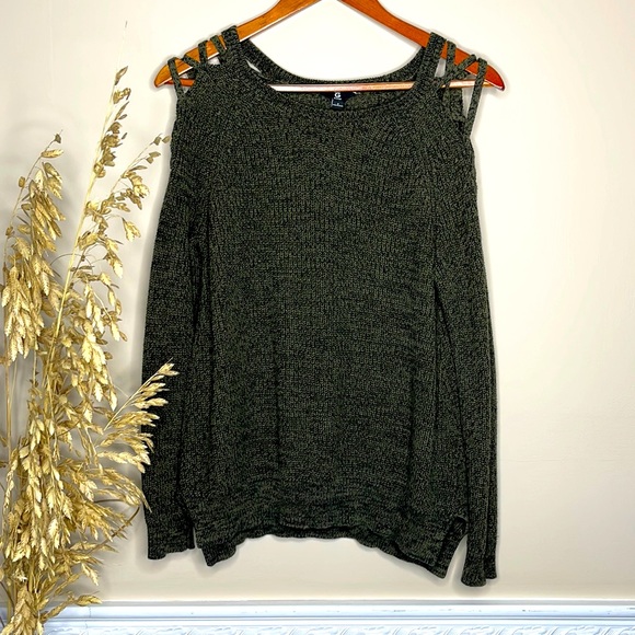 Guess Sweater with open shoulders - Picture 1 of 5